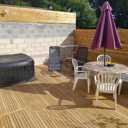 Studio Cosy Avec Terrasse Et Jacuzzi A Disposition De Mai A Aout Rians  Ngoại thất bức ảnh