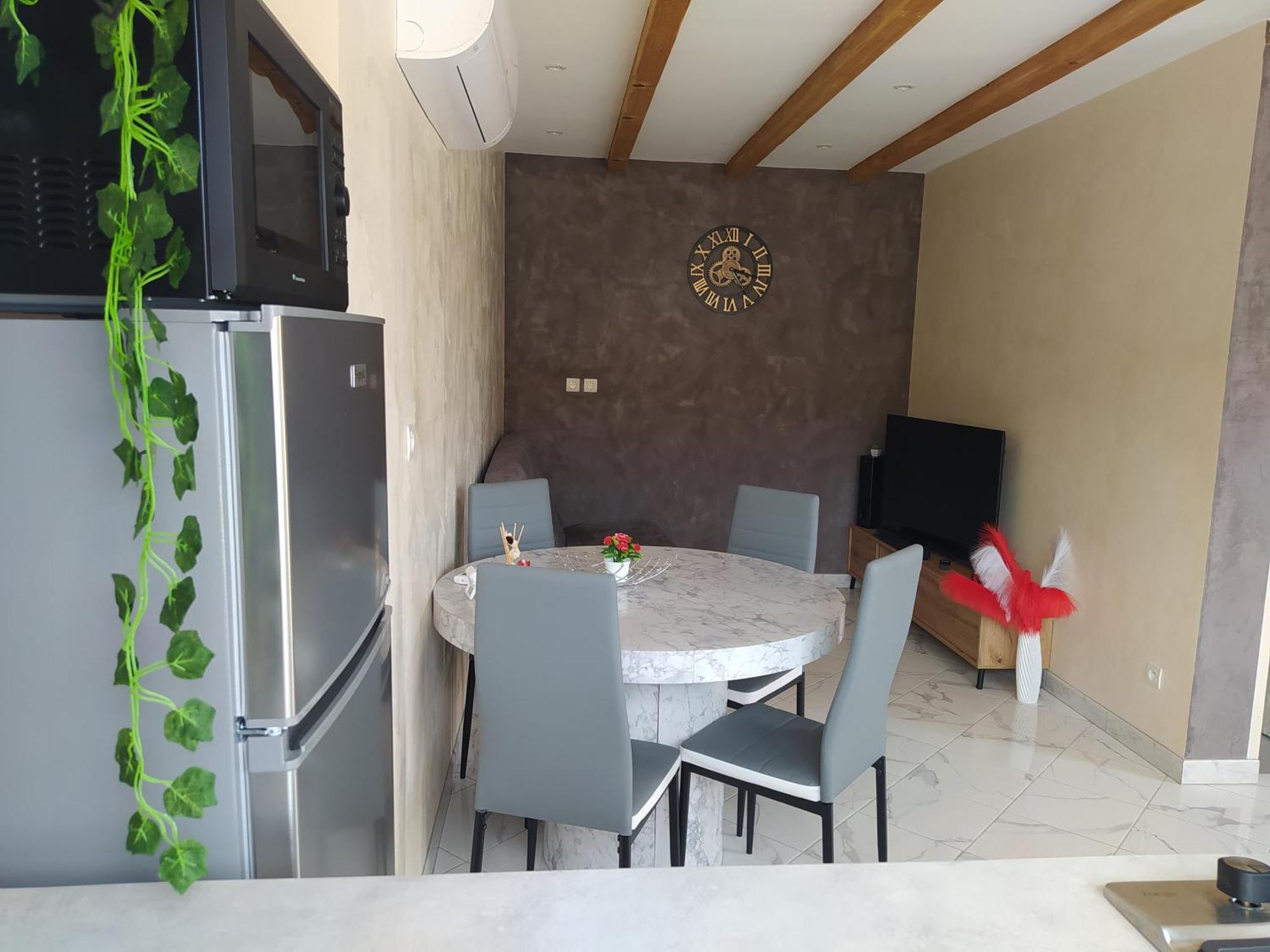 Studio Cosy Avec Terrasse Et Jacuzzi A Disposition De Mai A Aout Rians  Ngoại thất bức ảnh