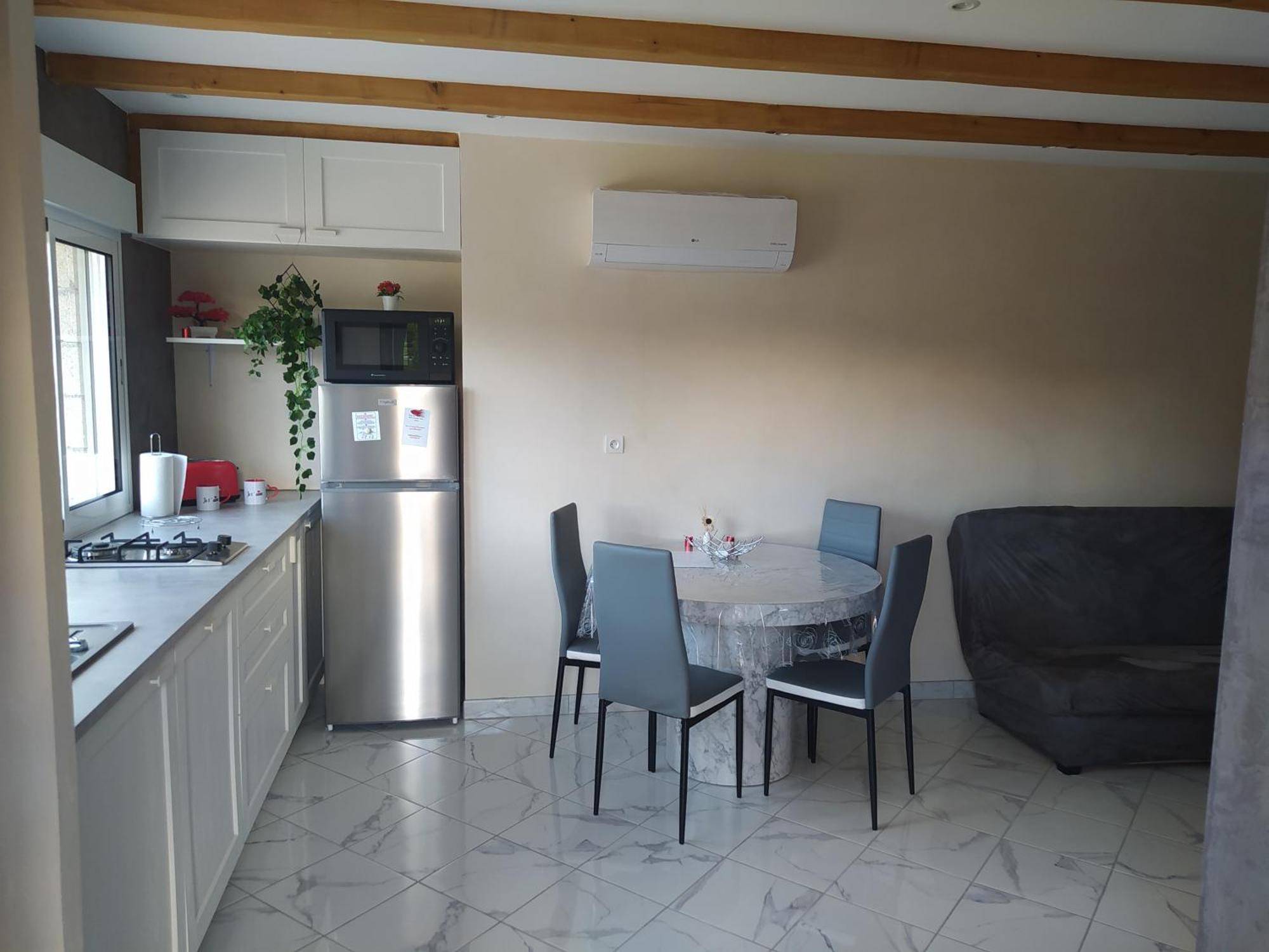 Studio Cosy Avec Terrasse Et Jacuzzi A Disposition De Mai A Aout Rians  Ngoại thất bức ảnh