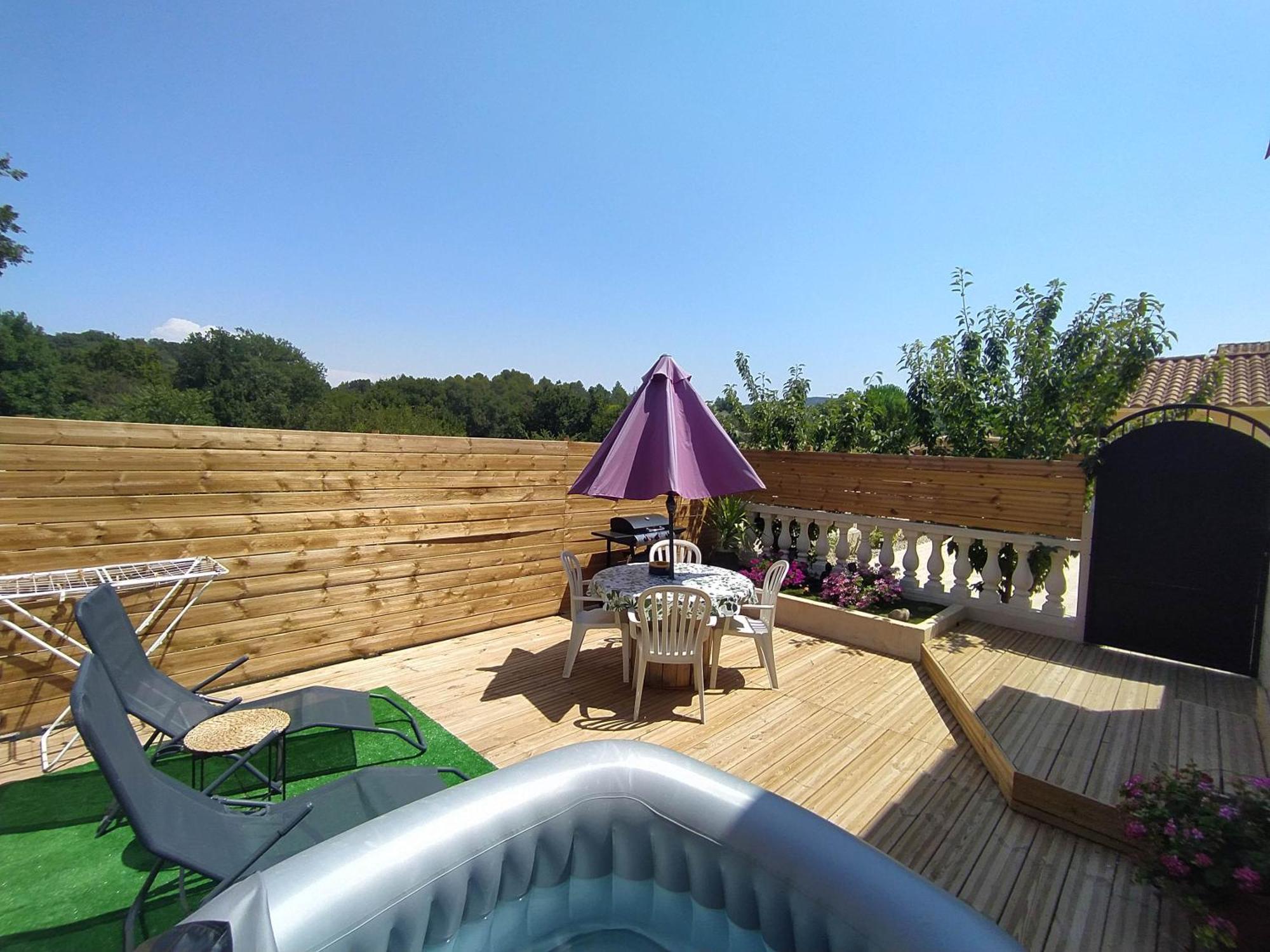 Studio Cosy Avec Terrasse Et Jacuzzi A Disposition De Mai A Aout Rians  Ngoại thất bức ảnh